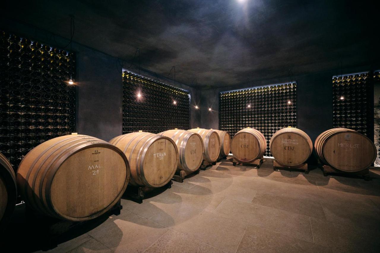 Winery Cuj Bed & Breakfast Vilanija Luaran gambar